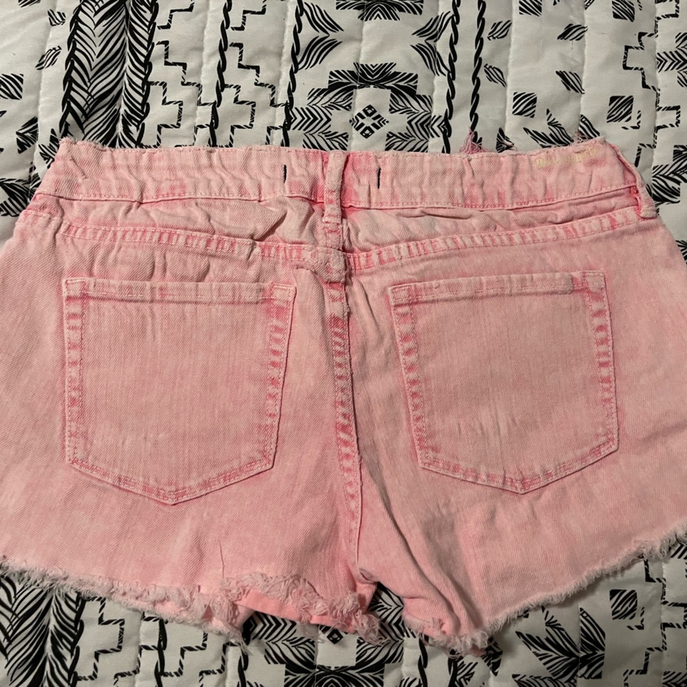 Super cute Bullhead shorts